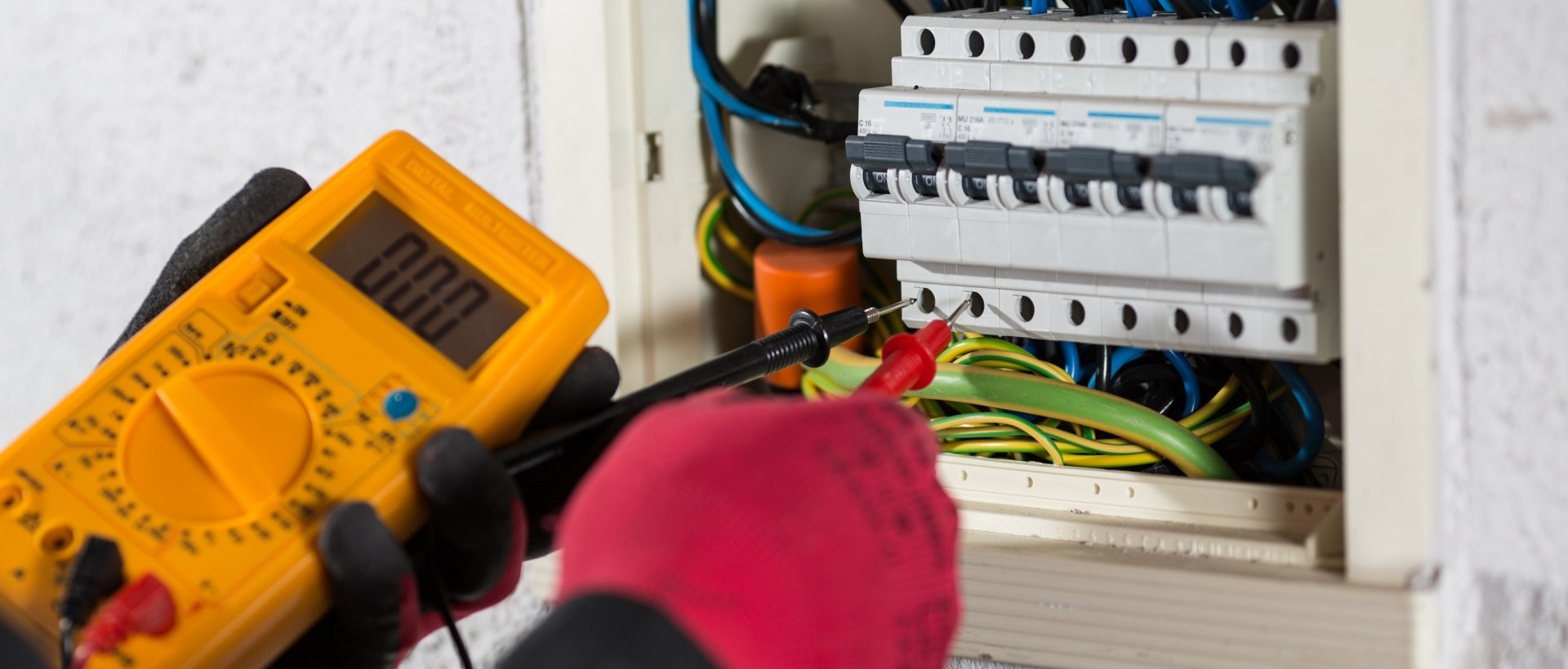 Electricians E16